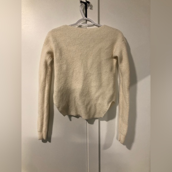 (178) Wilfred Free White Long Sleeve Sweater - Picture 2 of 5